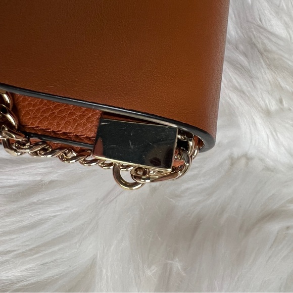 CHLOE | Authentic Faye Wallet On Chain - Picture 6 of 10